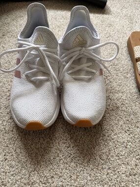 adidas women’s cloudfoam plus tennis shoes